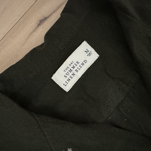 Abercrombie & Fitch Summer Linen-Blend Camp Collar Embroidered Shirt - Picture 2 of 3